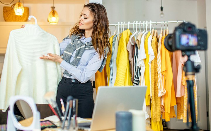 Colaborate with influencers